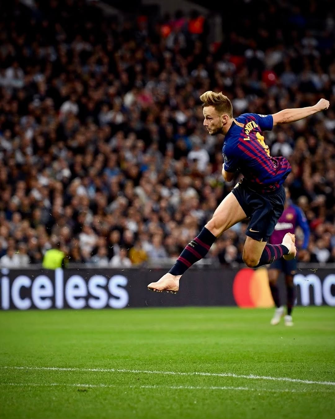 瓦伦西亚压哨绝杀，拉基蒂奇助攻完美收官